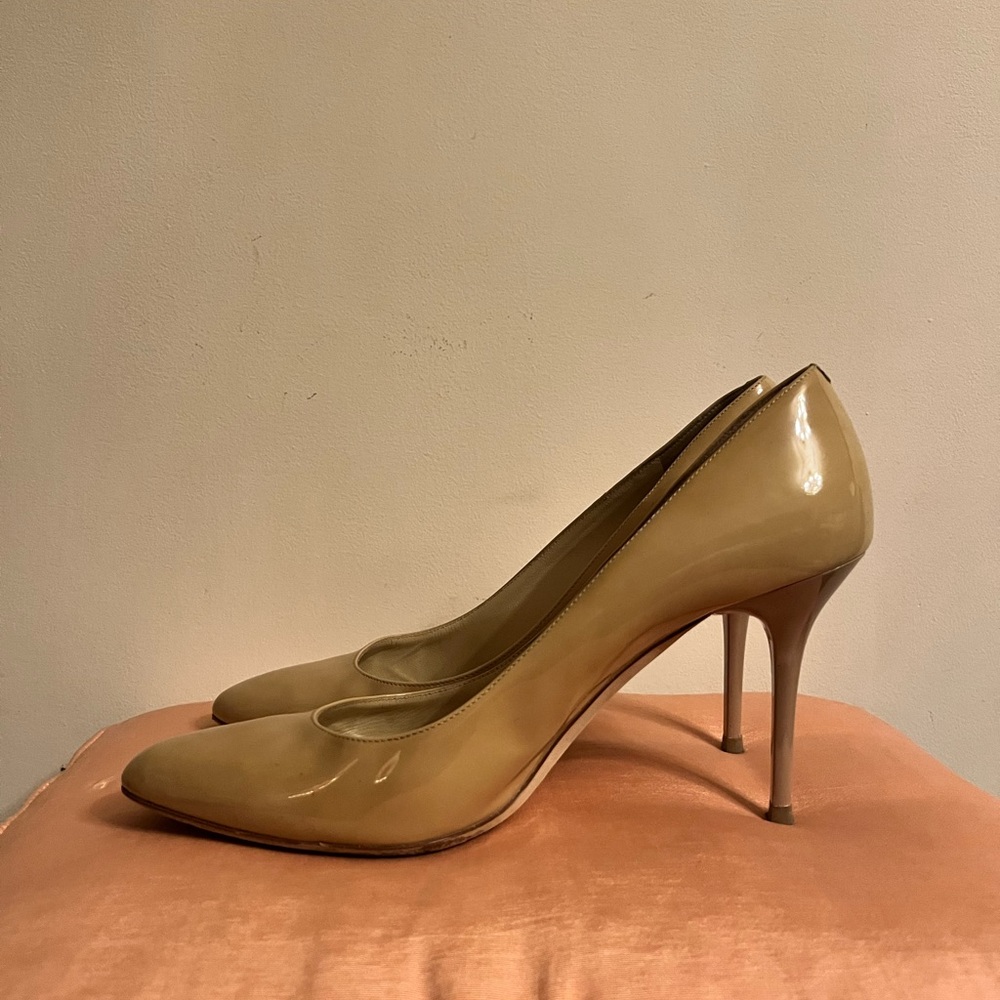 Vintage Jimmy Choo beige glossy pumps